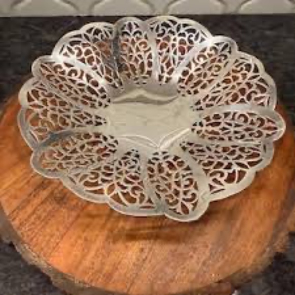 Lovelace Silver Plated Footed Filigree Candy Dish International Silver Vintage - Picture 2 of 2